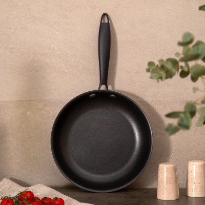 Сковорода c антипригарным покрытием "IRON CHEF" 22*4.4cm технология 3-ply, нерж.сталь 18/10 AGNESS 947-101-2