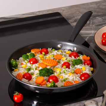 Сковорода c антипригарным покрытием "IRON CHEF" 24*4.5cm технология 3-ply, нерж.сталь 18/10 AGNESS 947-102-1