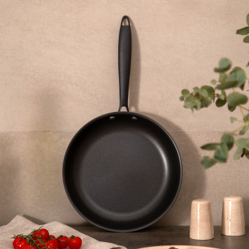 Сковорода c антипригарным покрытием "IRON CHEF" 24*4.5cm технология 3-ply, нерж.сталь 18/10 AGNESS 947-102-2