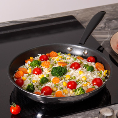 Сковорода c антипригарным покрытием "IRON CHEF" 26*5.0cm технология 3-ply, нерж.сталь 18/10 AGNESS 947-103-1