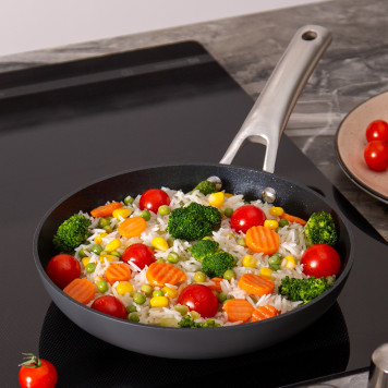 Сковорода c антипригар. 3х слойным покрыт. daikin, серия " CHEF" 22*4.5cm, анодирован.алюминий AGNESS 947-106-1