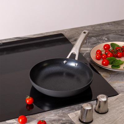 Сковорода c антипригар. 3х слойным покрыт. daikin, серия " CHEF" 22*4.5cm, анодирован.алюминий AGNESS 947-106