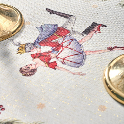 Скатерть 140х300 cm овальная, " ЩЕЛКУНЧИК" цвет: бежевый, полиэстер 100% (кор=16шт.) LEFARD 986-002-29-5