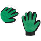 104132 Рукавица для вычесывания 24см